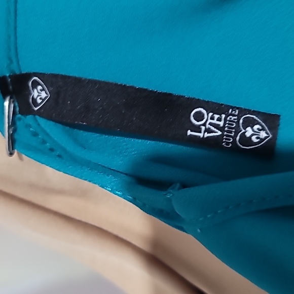 Top - Picture 5 of 6